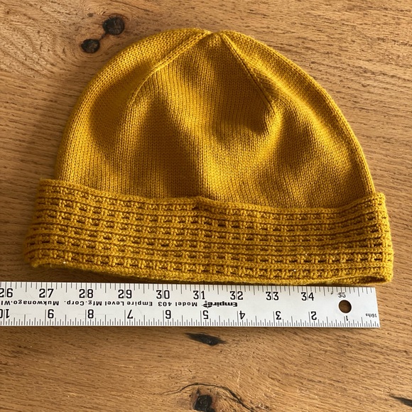 So Soft Maize Beanie Women's One Size Preloved - Picture 4 of 4